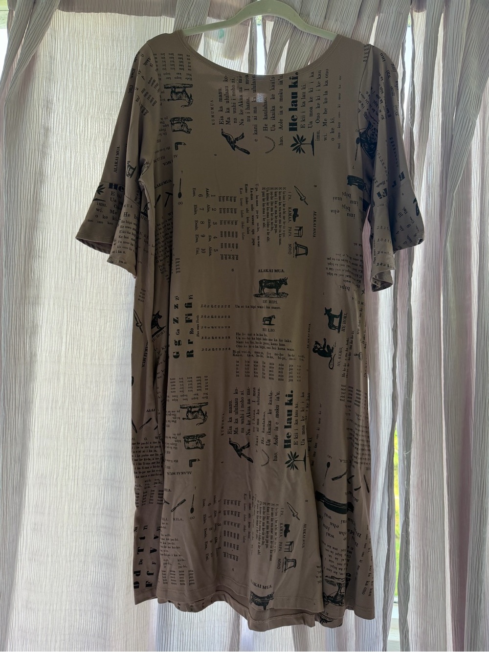 Kauluaʻe Dress - Picture 2 of 4